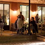 Bed and breakfast Dear - Gallery House 4*