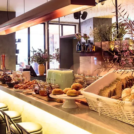 Dear - Gallery House Couette-café Lisboa